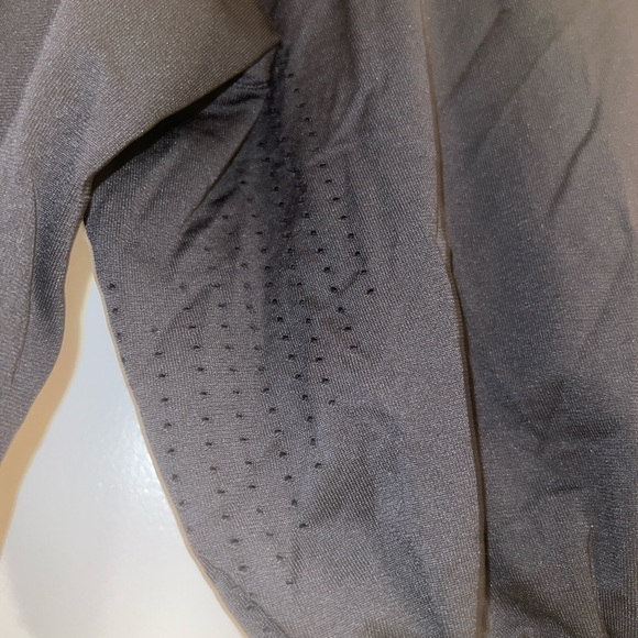 Gymshark Crop Top Long Sleeves Black Drawstring Waist Breathable Sides Medium - Picture 5 of 8